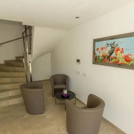 Apartment Luxury Apartment In F Genberg With Balcony Fuegenberg